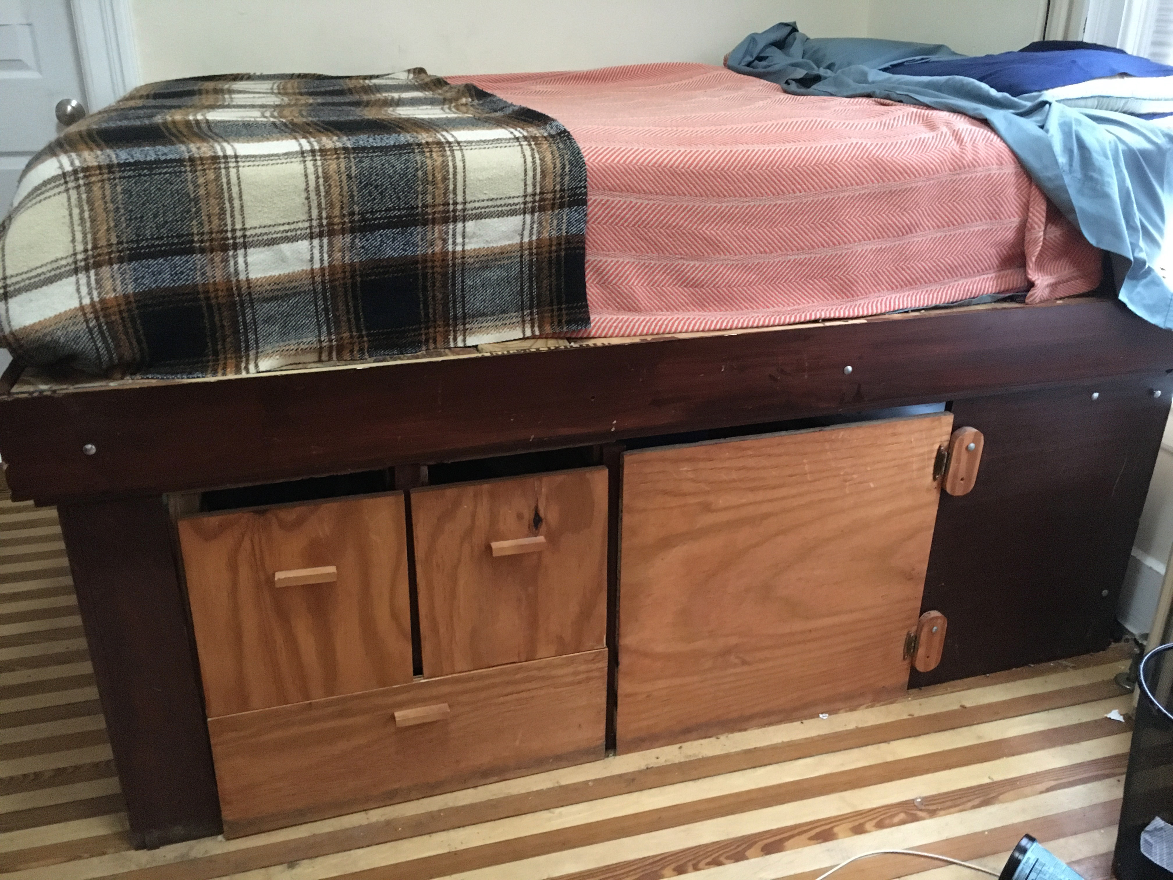 Bed platform with castle joint custom fabrication